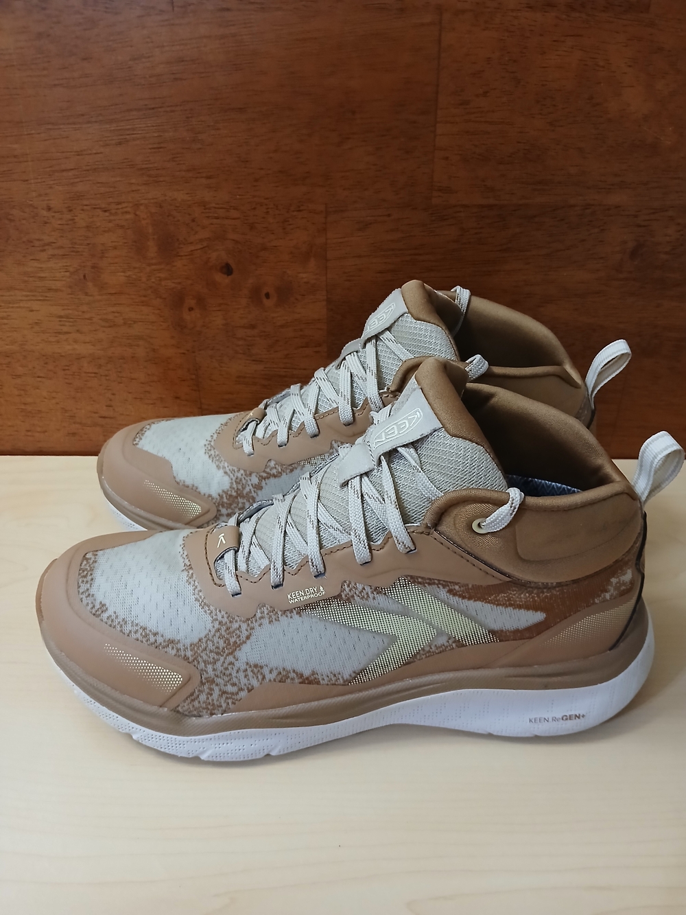 KEEN Boots Women's Size 9 Leiki Leather Mid Hiking Shoes Tan Safari Waterproof
